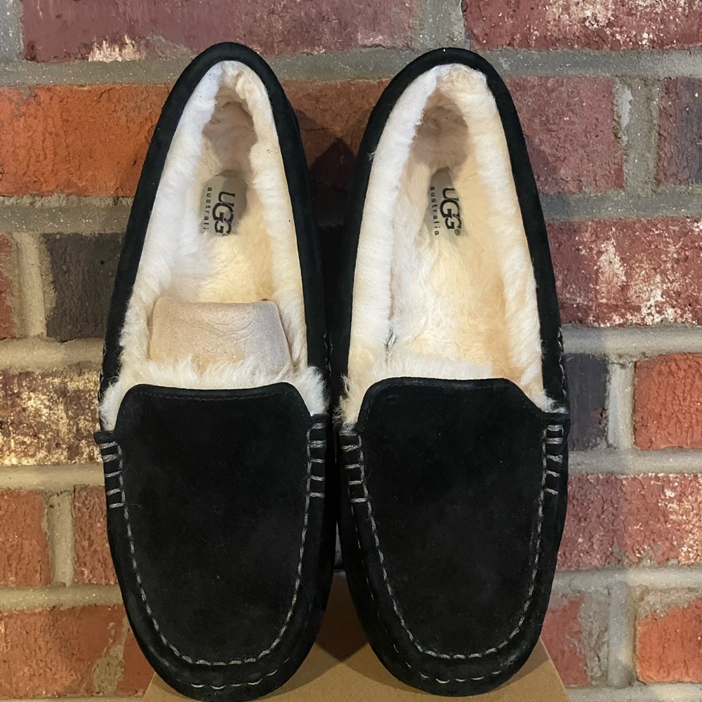 UGG W Ansley Black Slippers w/ Cream Lining - Picture 2 of 7